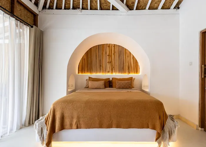 Villa The White Joglo A Stylish 3bdr With Pool 2 Min From The