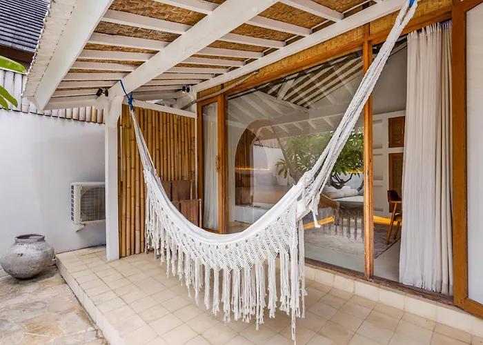 The White Joglo A Stylish 3bdr With Pool 2 Min From The *