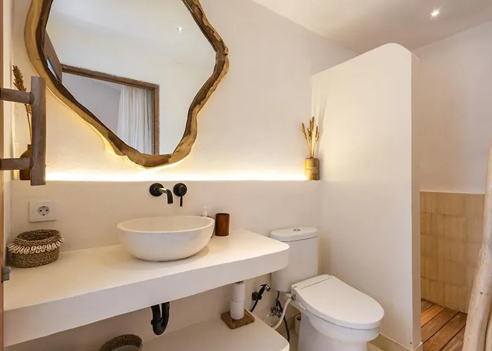 Villa The White Joglo A Stylish 3bdr With Pool 2 Min From The *