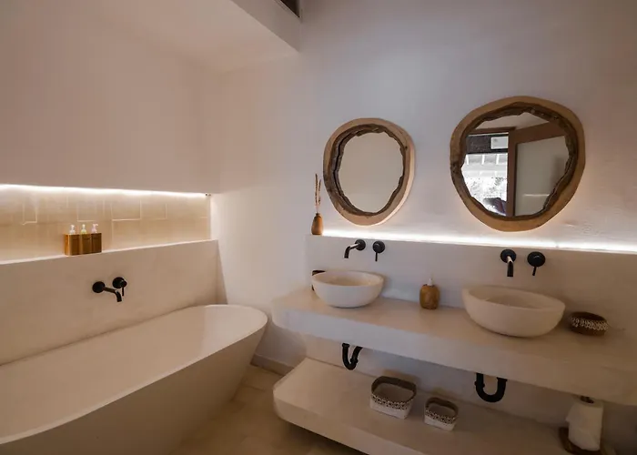 The White Joglo A Stylish 3bdr With Pool 2 Min From The Villa