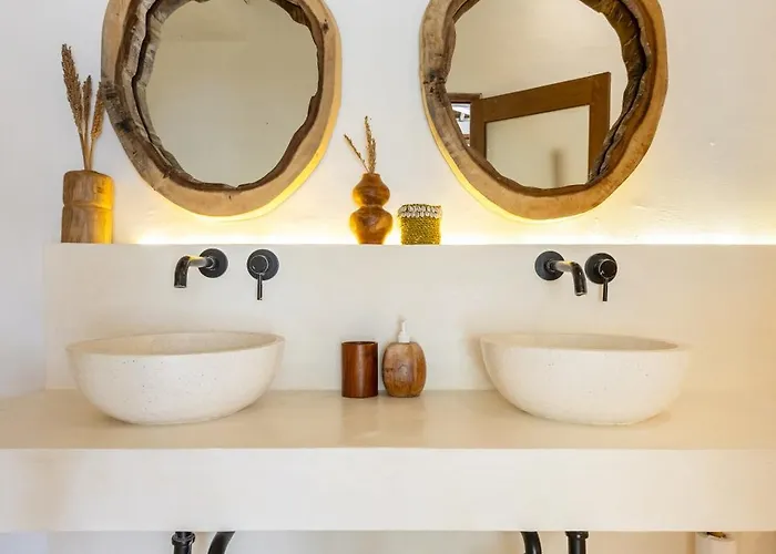 The White Joglo A Stylish 3bdr With Pool 2 Min From The Villa *