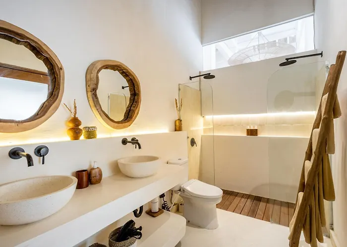 The White Joglo A Stylish 3bdr With Pool 2 Min From The *