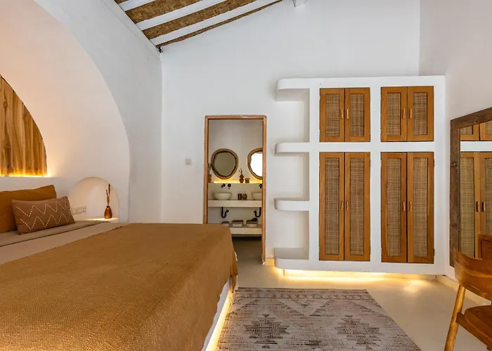 The White Joglo A Stylish 3bdr With Pool 2 Min From The Canggu