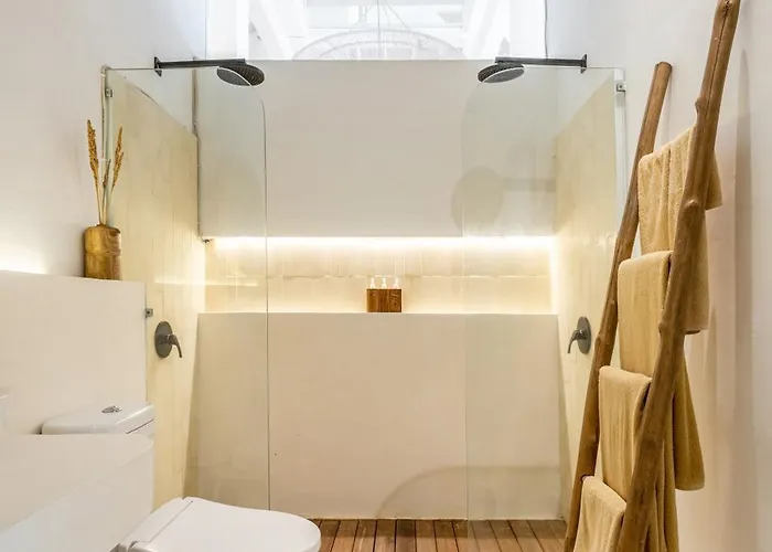 The White Joglo A Stylish 3bdr With Pool 2 Min From The * Canggu