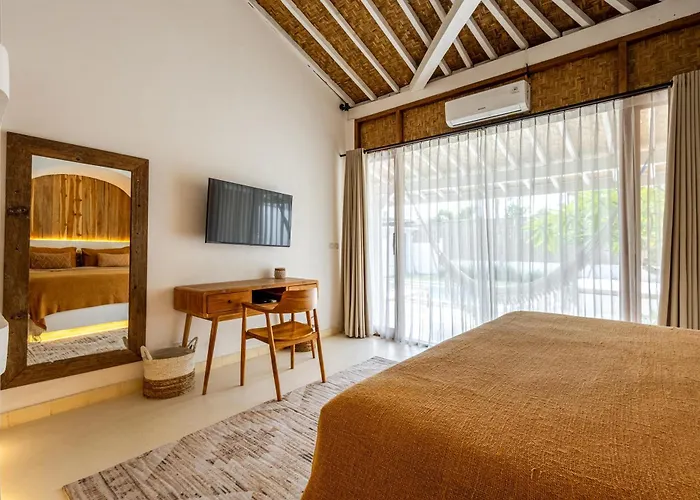 The White Joglo A Stylish 3bdr With Pool 2 Min From The Canggu