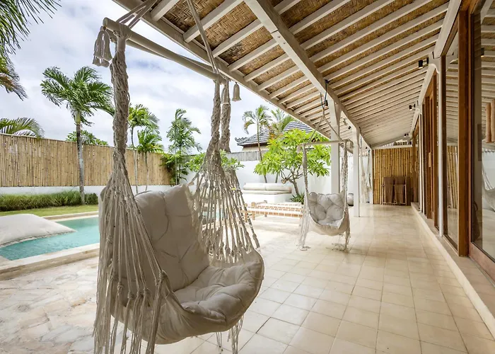 The White Joglo A Stylish 3bdr With Pool 2 Min From The