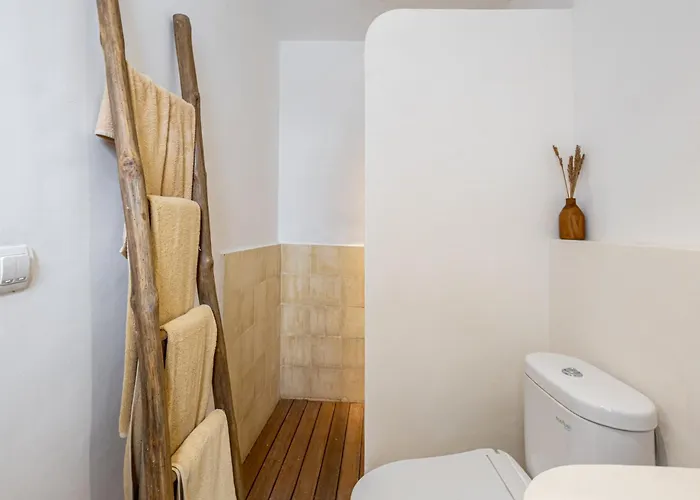 The White Joglo A Stylish 3bdr With Pool 2 Min From The Villa