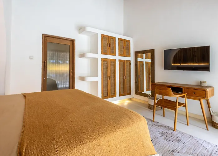 Villa The White Joglo A Stylish 3bdr With Pool 2 Min From The *