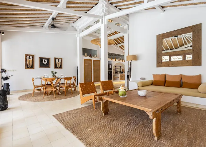 The White Joglo A Stylish 3bdr With Pool 2 Min From The Villa