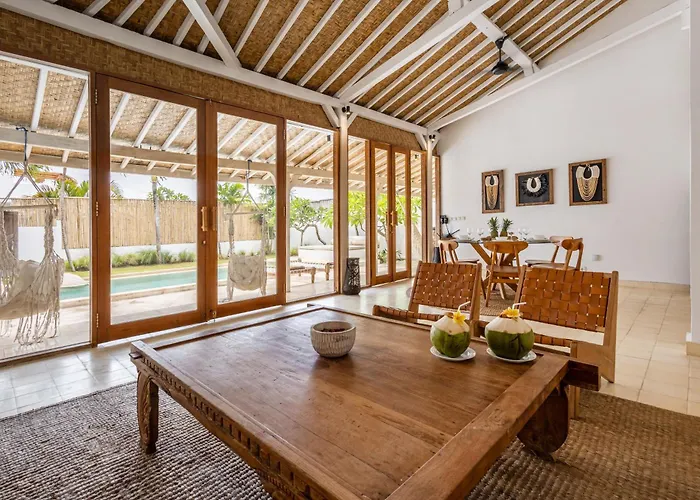 The White Joglo A Stylish 3bdr With Pool 2 Min From The Villa *