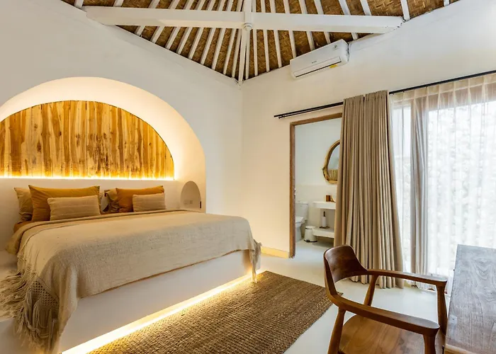 The White Joglo A Stylish 3bdr With Pool 2 Min From The Canggu