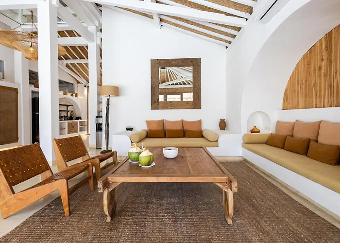 Villa The White Joglo A Stylish 3bdr With Pool 2 Min From The