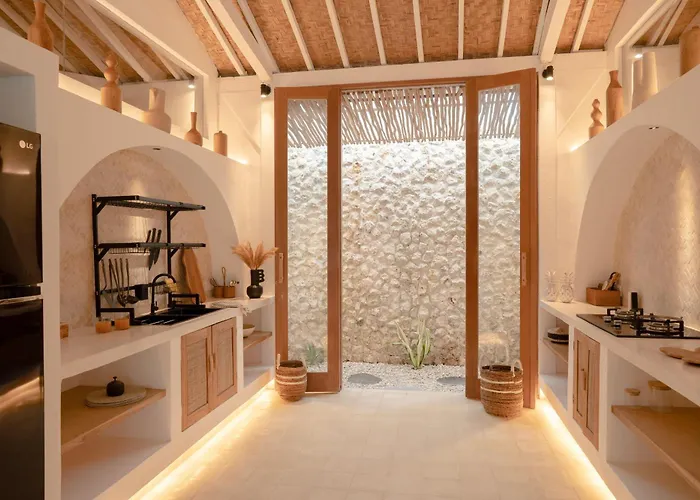 The White Joglo A Stylish 3bdr With Pool 2 Min From The Villa Canggu