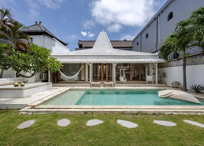 The White Joglo A Stylish 3bdr With Pool 2 Min From The Canggu