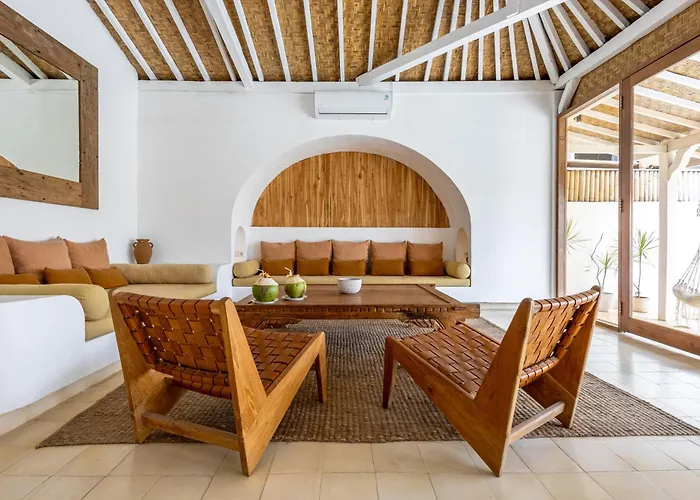 Villa The White Joglo A Stylish 3bdr With Pool 2 Min From The Canggu